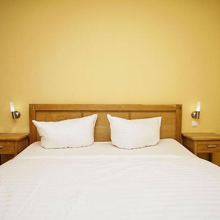 Schicke Fewo Mit Terrasse, Gratis Nutzung Vom Ahoi Erlebnisbad Und Sauna In Sellin - Haus De Niege Wech Fewo 02 ثيسو المظهر الخارجي الصورة