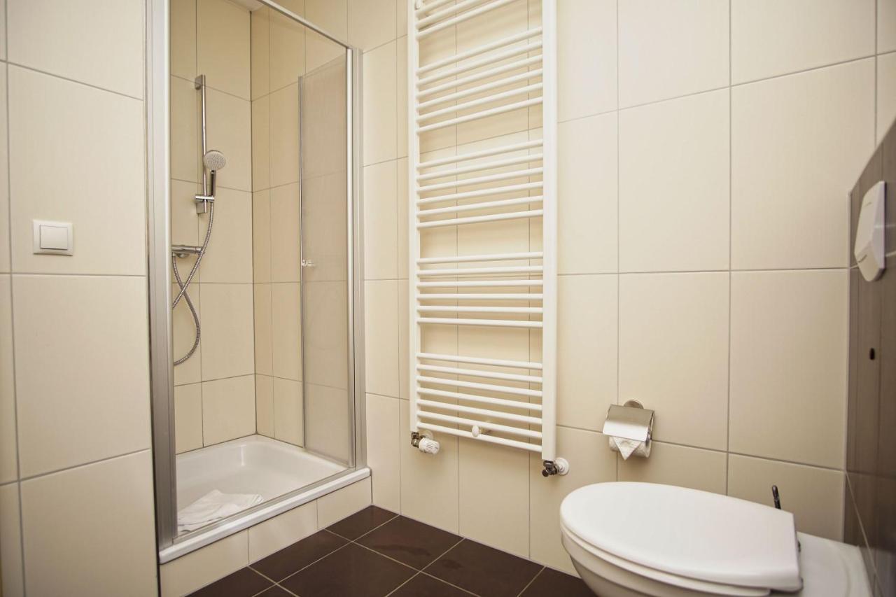 Schicke Fewo Mit Terrasse, Gratis Nutzung Vom Ahoi Erlebnisbad Und Sauna In Sellin - Haus De Niege Wech Fewo 02 ثيسو المظهر الخارجي الصورة