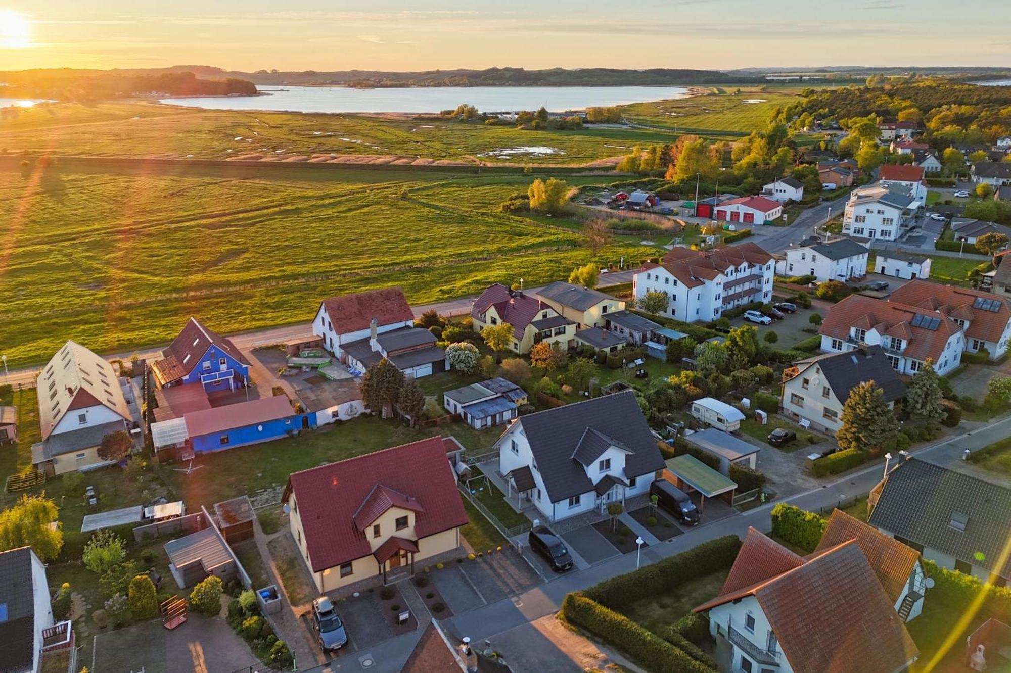 Schicke Fewo Mit Terrasse, Gratis Nutzung Vom Ahoi Erlebnisbad Und Sauna In Sellin - Haus De Niege Wech Fewo 02 ثيسو المظهر الخارجي الصورة